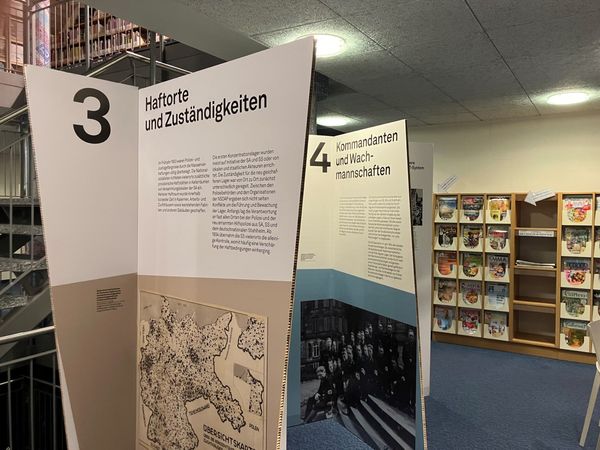 Ausstellung 'Auftakt des Terrors' in der Karlsdorfer Bibliothek